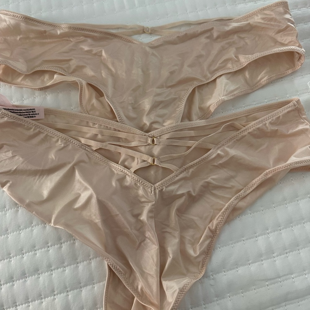 Victoria’s Secret Elegant Nude Women's Intimates L